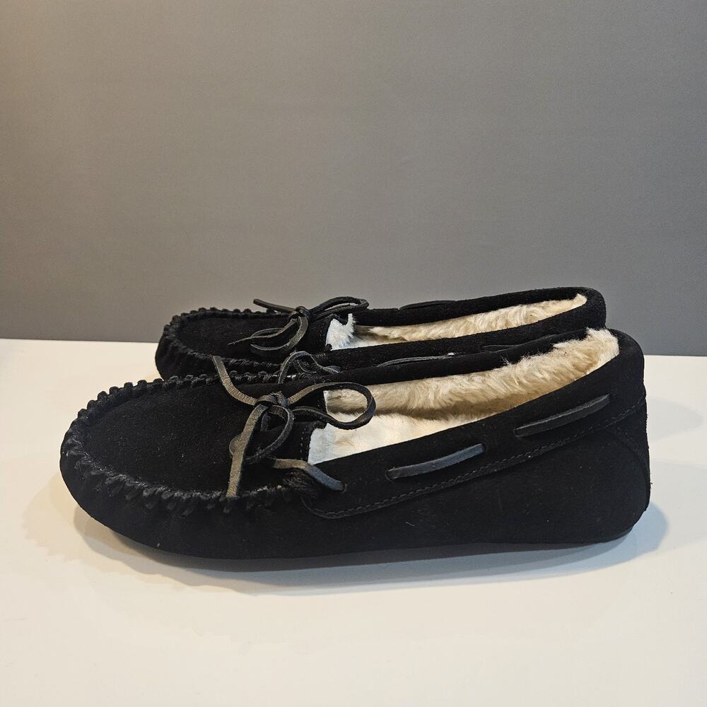 Minnetonka Womens Cally Moccasin Suede Slippers Size 6M Black Faux Fur Hardsole